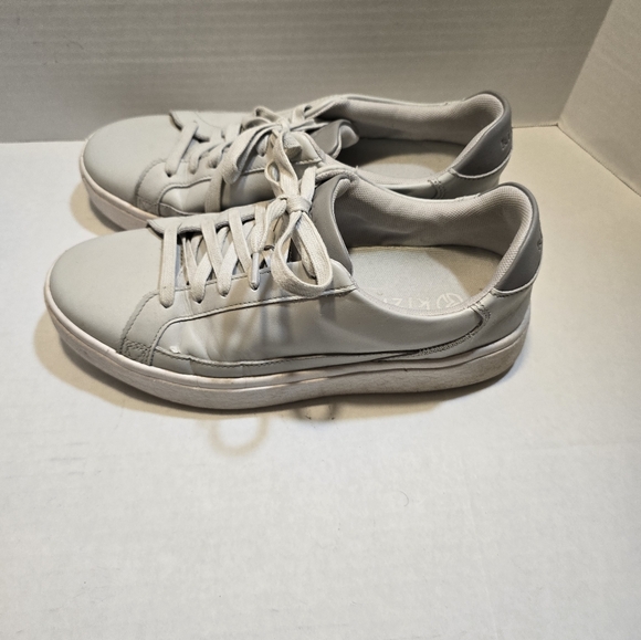 Sneaker - Picture 3 of 6